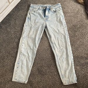 light wash mom jeans